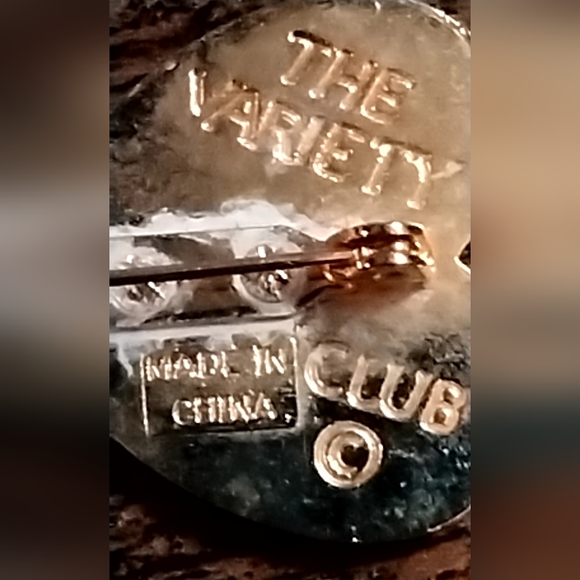 Gold Heart Pin - Picture 2 of 2